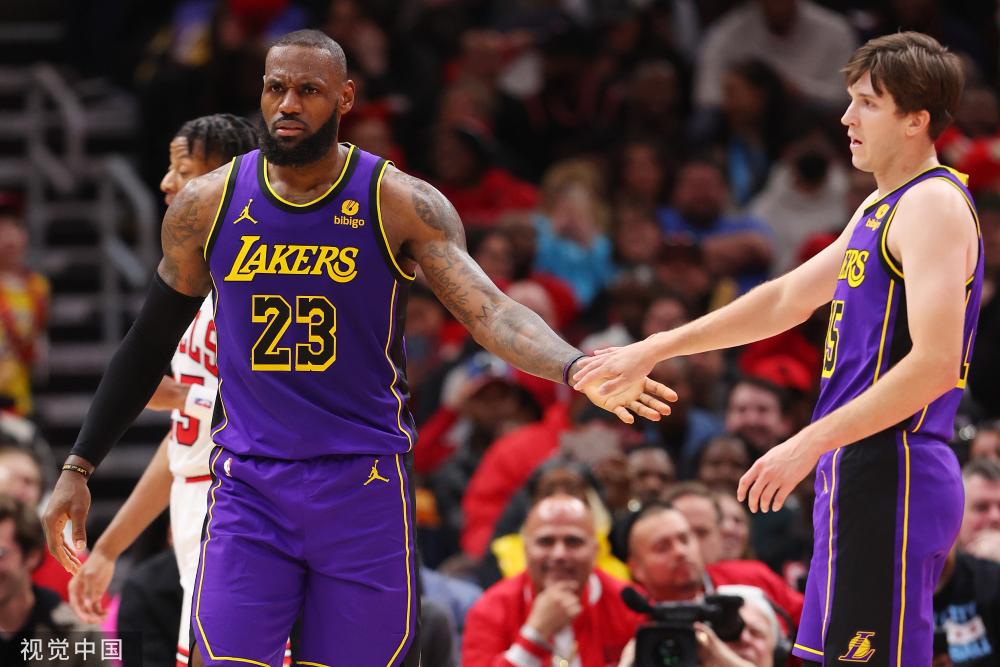 她们之间的 她们之间的