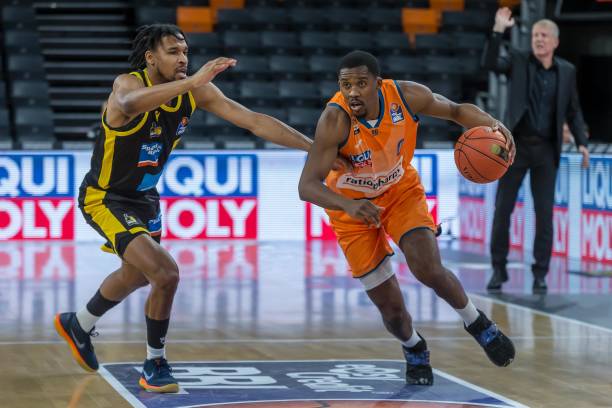 刘圣书和谭 刘圣书和谭