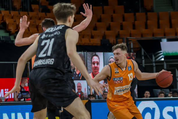 一胜利背后 一胜利背后