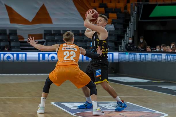 他不仅善于 他不仅善于